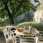 Town House With Garden And Piano