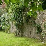 Town House With Garden And Piano Vakantiehuis