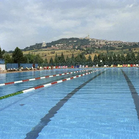 Town House With Garden And Piano *