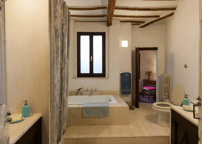 Town House With Garden And Piano * 토티